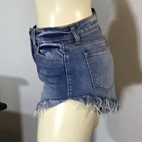 Cello Frayed Cut Off Sexy Bootie Jean ShortsSm - Picture 2 of 6